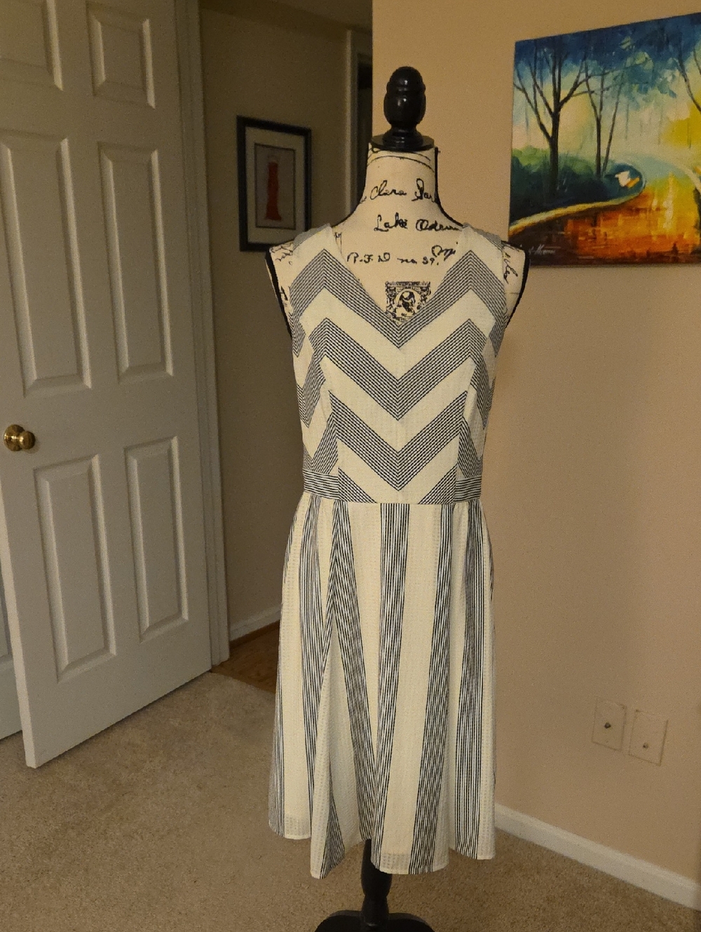 Maurices White and Black Chevron Midi Dress Size 7/8 NWOT